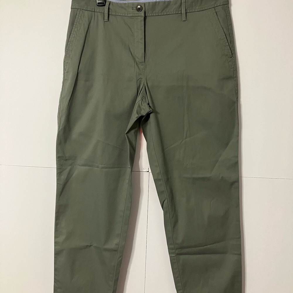 Woman’s Talbots Size 10 Relaxed Chino Pants Olive Green 35” Waist Cotton/Spandex